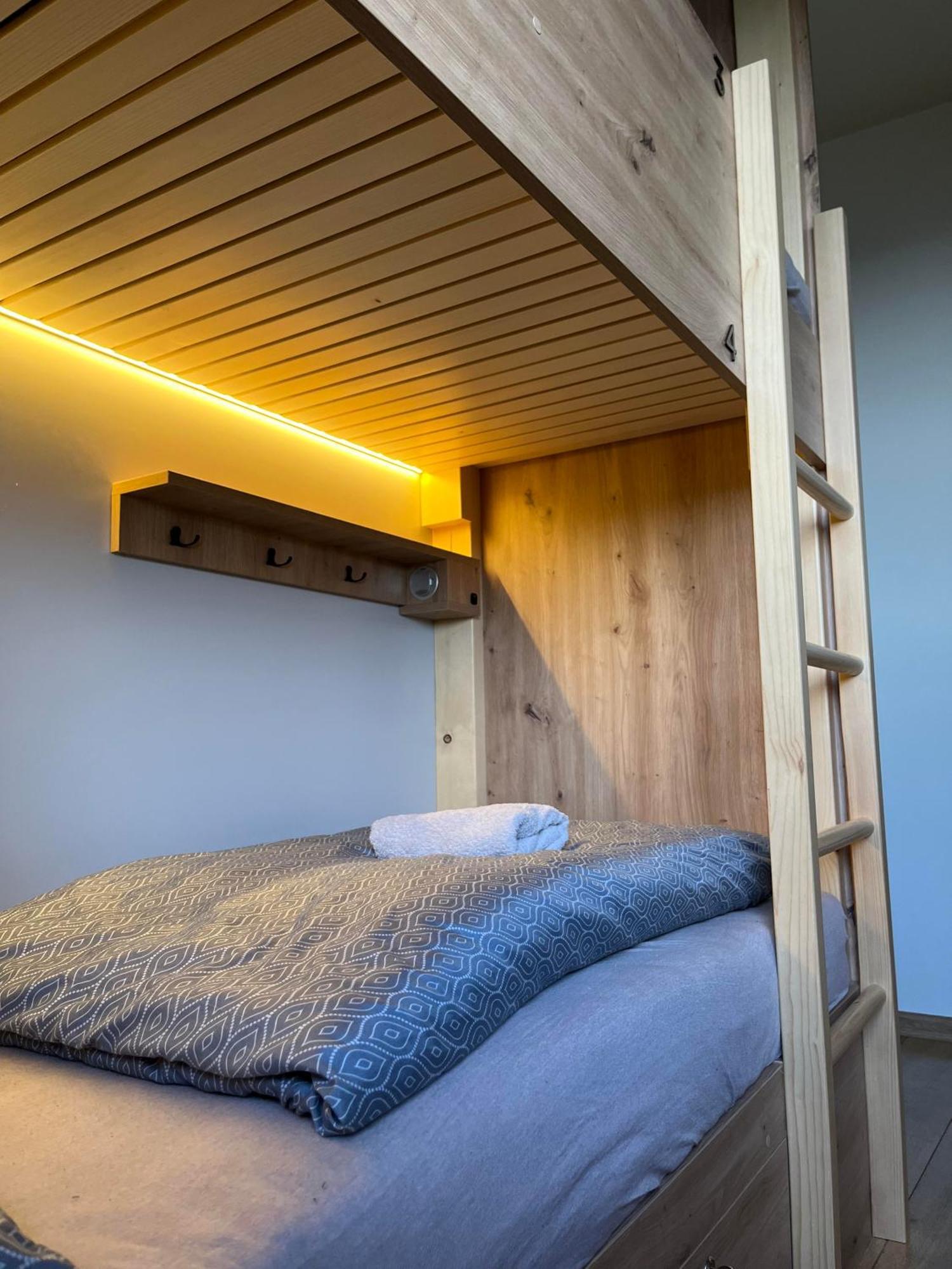 Sherpa'S Hostel High Tatras Štrbské Pleso Екстериор снимка